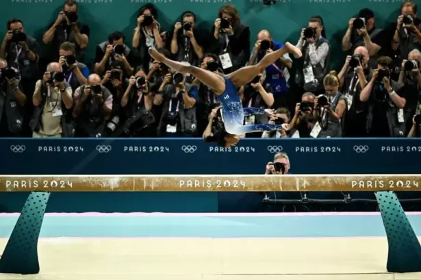 "Decepción para Biles en Barra de Equilibrio"