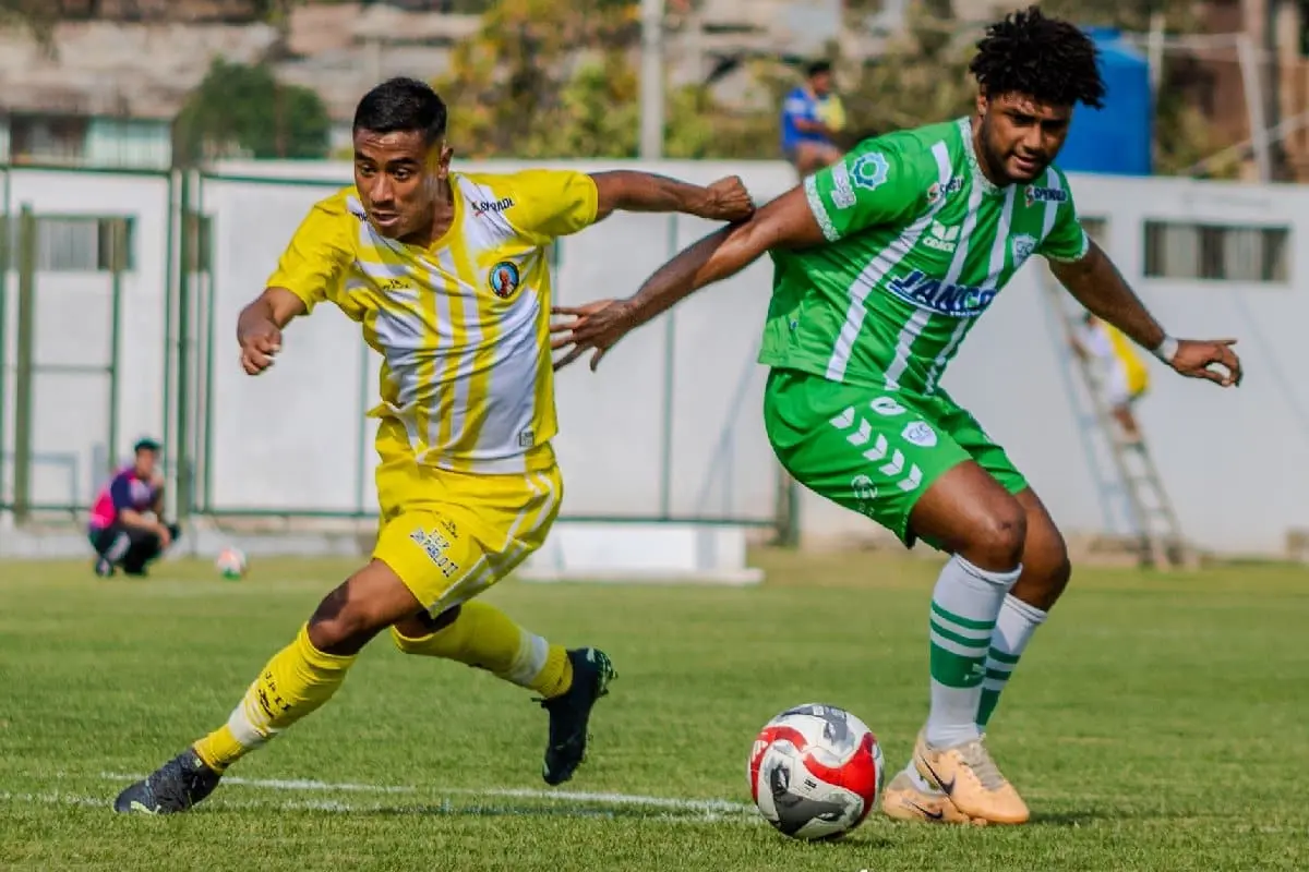 Juan Pablo II vs Comerciantes FC / Foto: Juan Pablo II.
