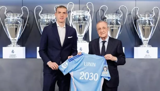 Lunin renueva con el Real Madrid.