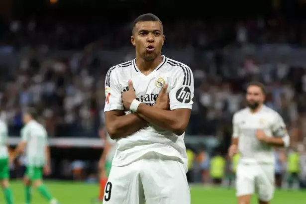 "Mbappé celebra su primer gol en LaLiga"