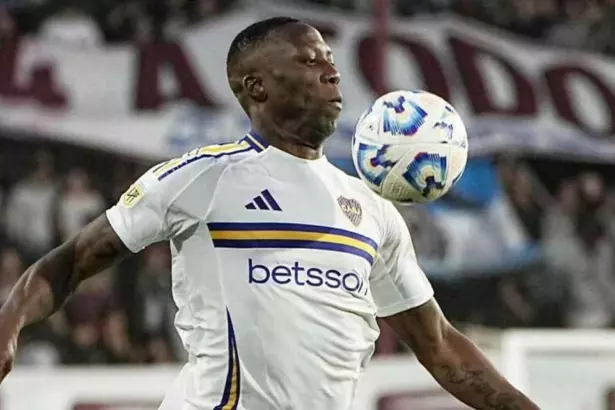 "El pase magistral de Advíncula en Boca-Sarmiento"