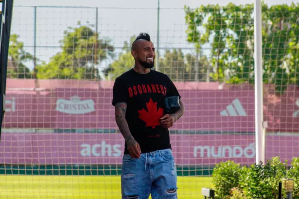 Vidal regresa a la selección para enfrentar a Perú.