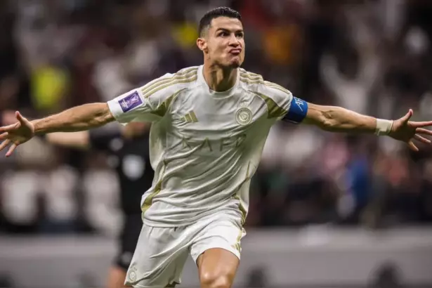 "Cristiano Ronaldo alcanza 913 goles con doblete"