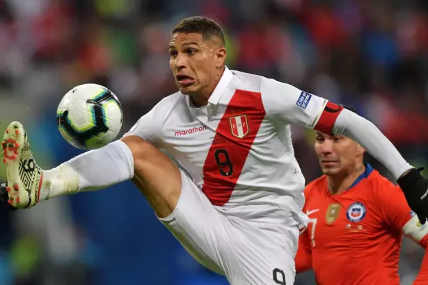 "Paolo Guerrero lidera el ataque peruano."