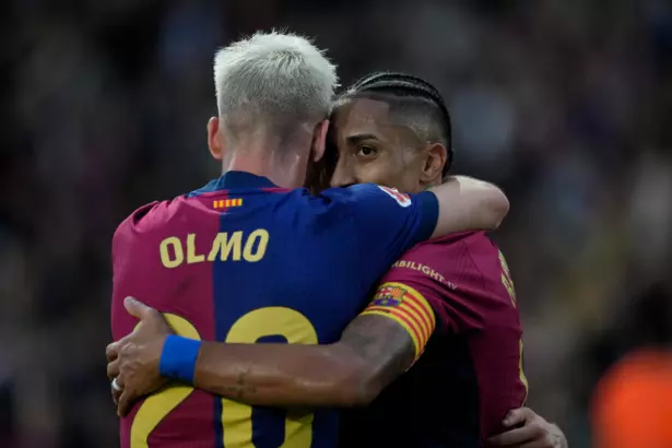 "Barcelona festeja victoria en el derbi catalán"