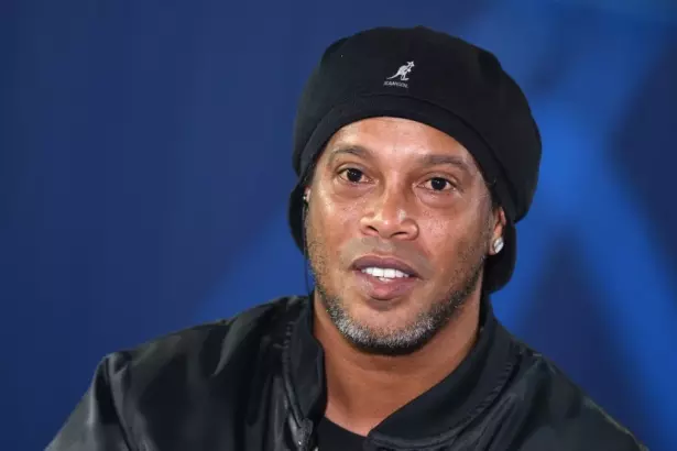 "Era una máquina", dice Ronaldinho sobre Pelé.