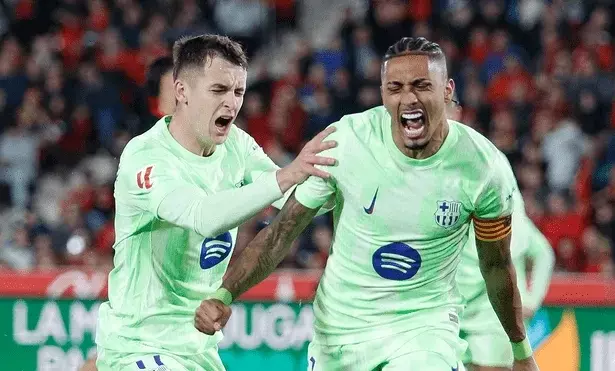 "Raphinha celebra su espectacular doblete"