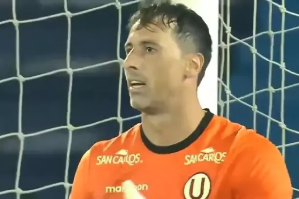 "Universitario vence 3-1 en su debut."