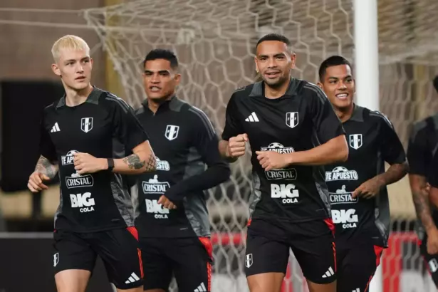 Perú lucha por seguir en carrera