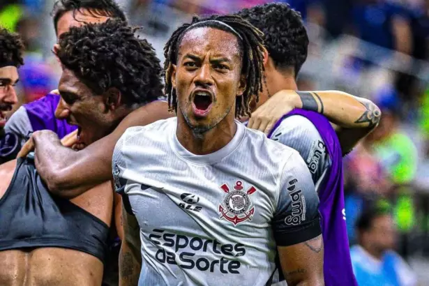 Carrillo celebra su gol en Libertadores