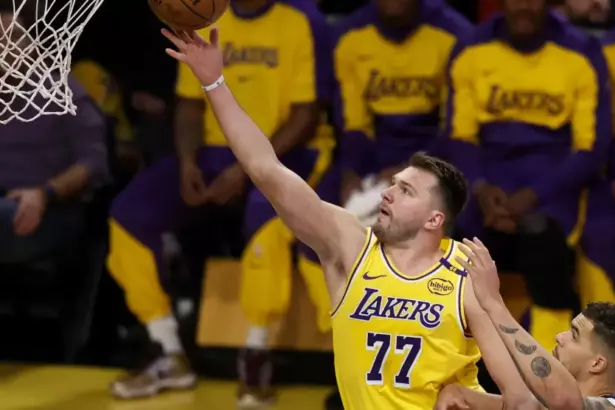 Luka Doncic, imparable ante los Nuggets