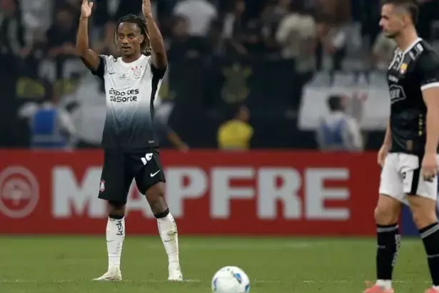 Corinthians gana, pero queda eliminado