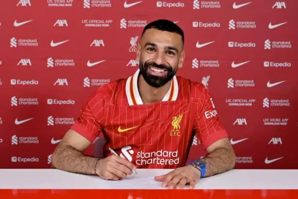 Salah firma hasta 2027