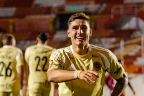 “Callejo Arrasa Fiereza Argentina y Doblete Magistral para Impulsar a Cusco FC hacia la Gloria”