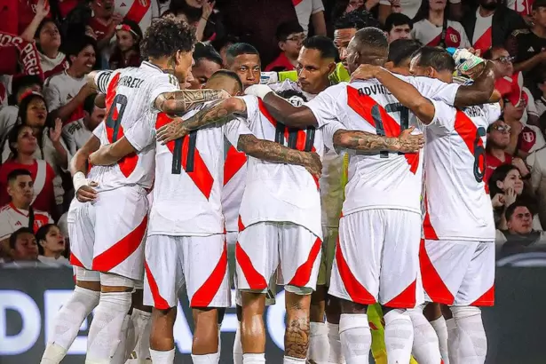 Perú se prepara para enfrentar a Colombia