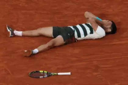 El “Passing Shot Imposible” de Carlos Alcaraz La Jugada que Selló Roland Garros 2025