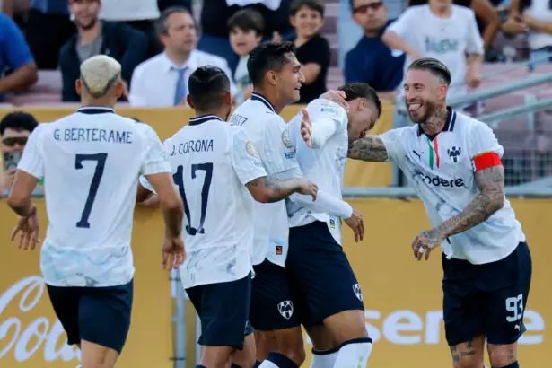 Berterame firma doblete en goleada histórica