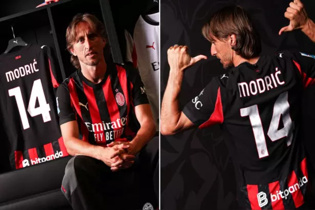 Modric posa con la camiseta del Milan